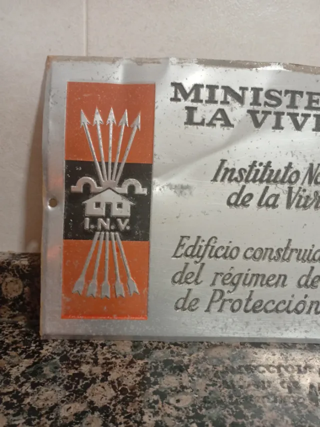 Placa Ministerio Vivienda Falangista