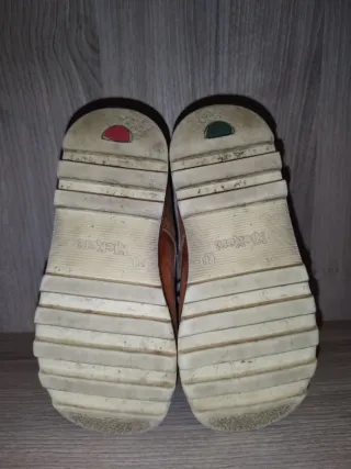 Scarponcini KicKers, numero 28. Color marrone