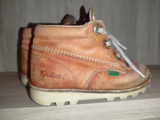 Scarponcini KicKers, numero 28. Color marrone