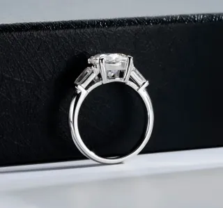 Anillo 3,6 CT MOISSANITAS y PLATA DE LEY