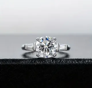 Anillo 3,6 CT MOISSANITAS y PLATA DE LEY