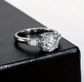 Anillo 3,6 CT MOISSANITAS y PLATA DE LEY