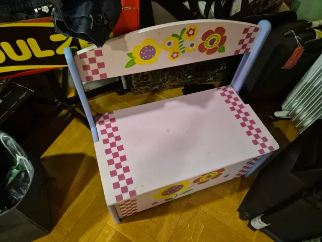 Cassettone banco per bambini in legno con fiori