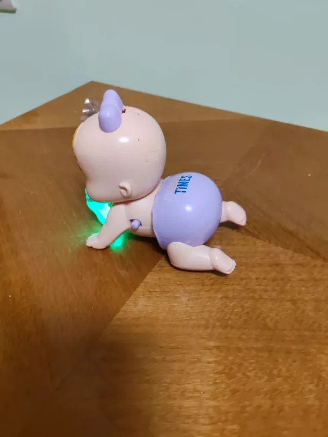 Juguete bebé gateando con luz y movimiento
