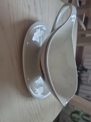 Salsiera in porcellana con decoro