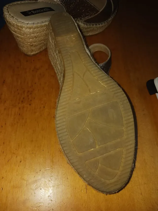 Cuñas Boticelli Doradas