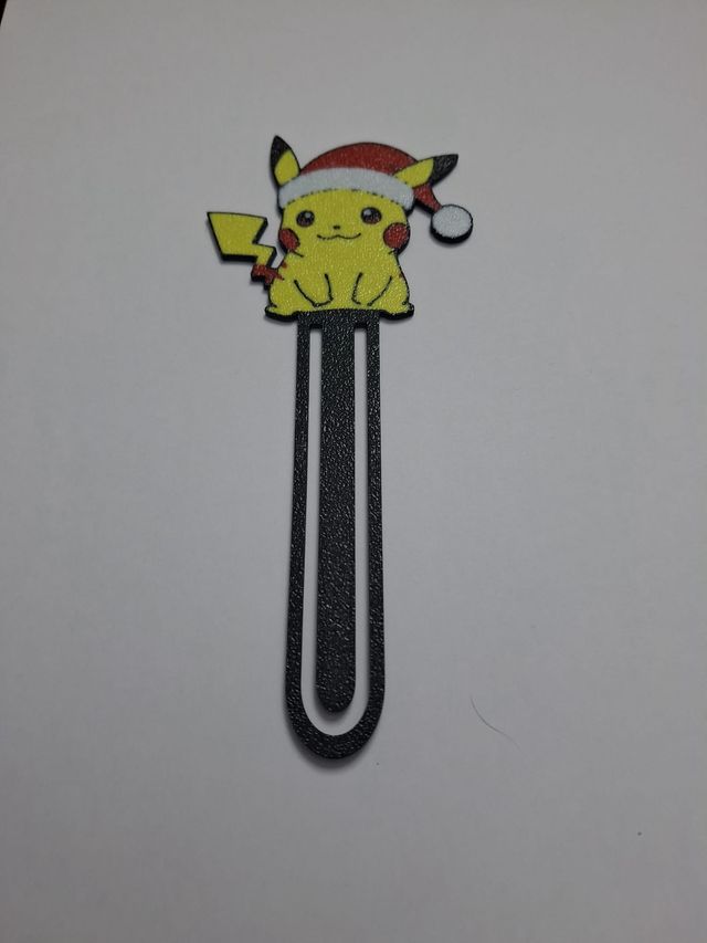 Pikachu com gorro natalino - Marcador de página