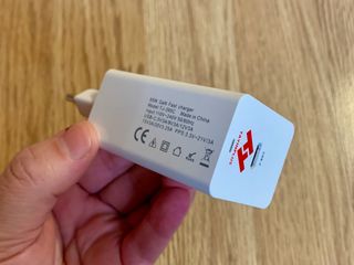 Cargador GaN USB-C 65W ultracompacto y cable 100W