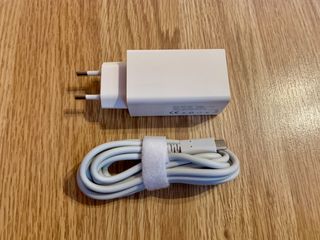 Cargador GaN USB-C 65W ultracompacto y cable 100W