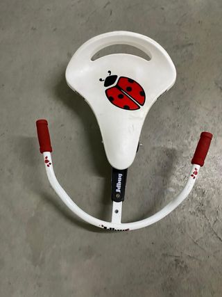 Patinete infantil Jellbug con diseño de mariquita.