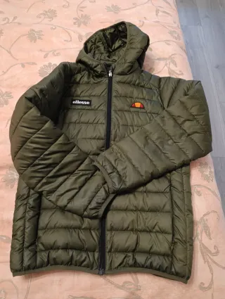 Cazadora Ellesse verde oliva con capucha