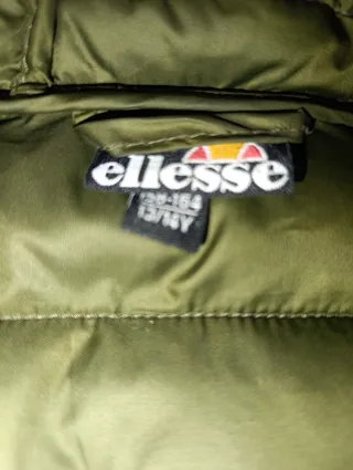 Cazadora Ellesse verde oliva con capucha