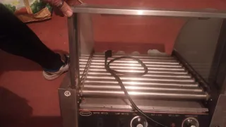 Máquina perritos calientes, muy servicial.