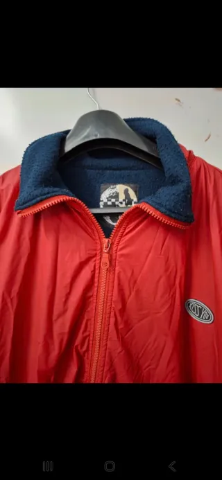 Chaqueta reversible azul y roja