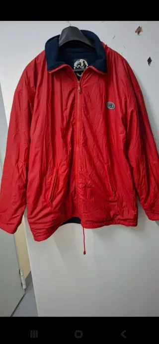 Chaqueta reversible azul y roja