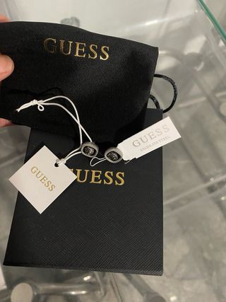 Pendientes Guess Plateados y Negros
