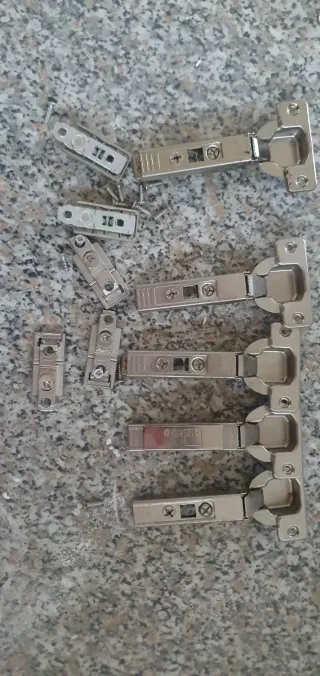 N. 5 cerniere per mobili