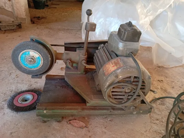 Amoladora de banco antigua