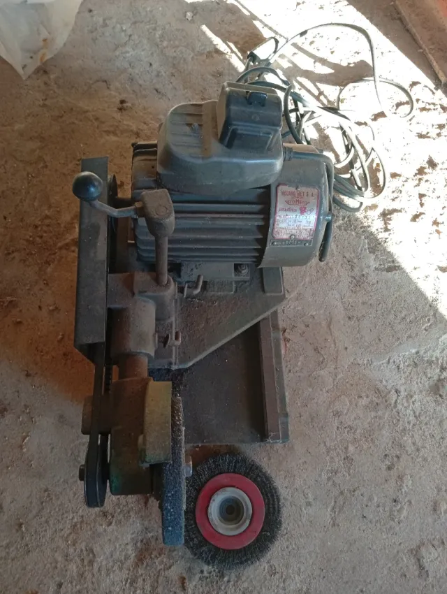 Amoladora de banco antigua