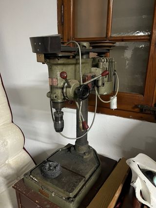 Antiguo taladro de columna 230V
