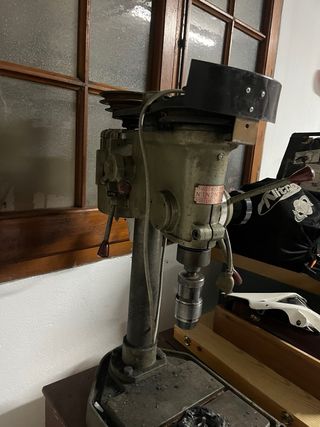 Antiguo taladro de columna 230V