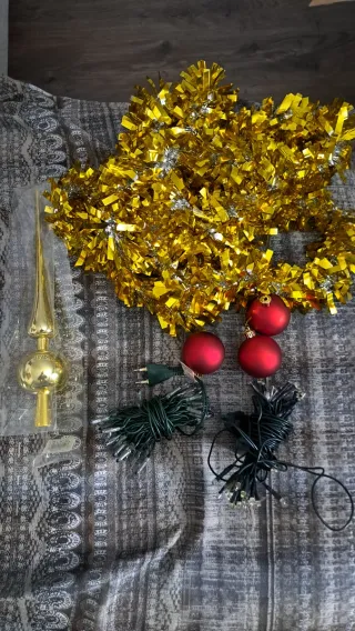 Albero di Natale con decorazioni