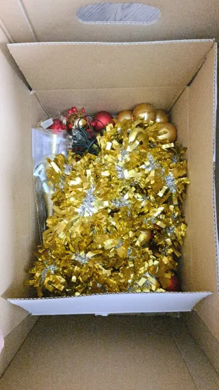 Albero di Natale con decorazioni