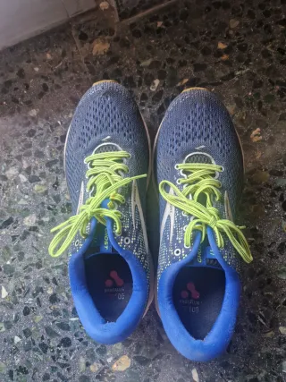 Zapatillas Brooks Ghost azules y verdes