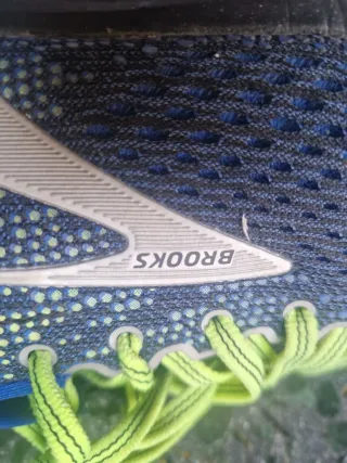 Zapatillas Brooks Ghost azules y verdes