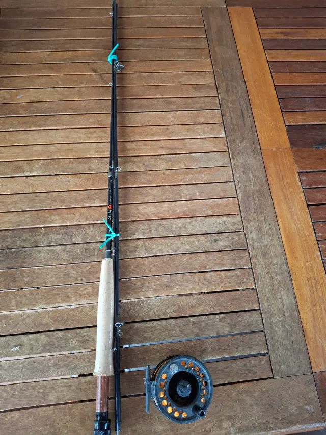 Caña de pesca a mosca y carrete