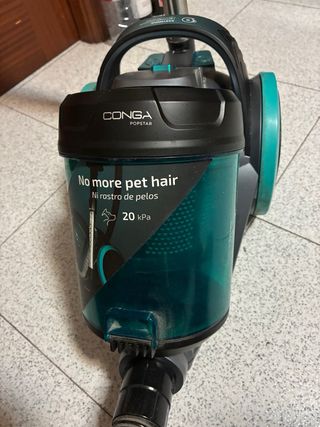 Aspiradora con accesorios, poco uso