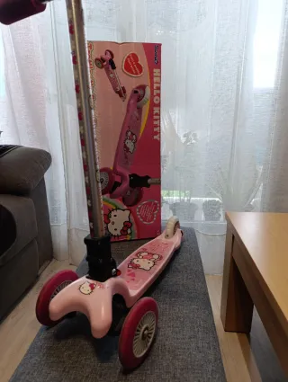 Patinete 3 Ruedas Hello Kitty Rosa