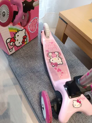 Patinete 3 Ruedas Hello Kitty Rosa