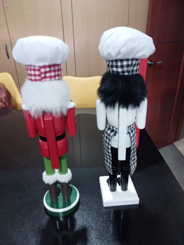 Cascanueces di legno decorativo da chef