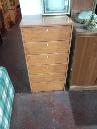 Cajonera de madera marrón