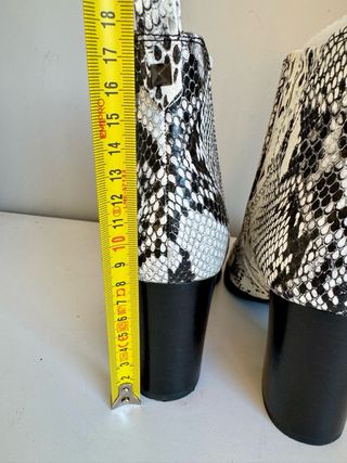 Stivaletti Exé donna pitonati tacco alto