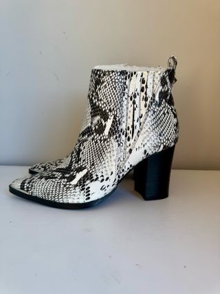 Stivaletti Exé donna pitonati tacco alto