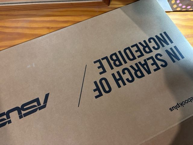 Ordenador portátil ASUS gris