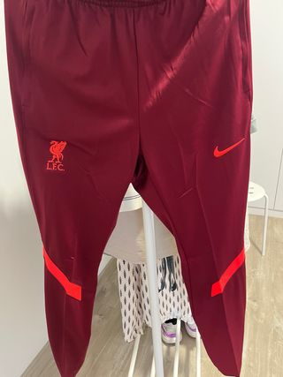 Conjunto del Liverpool Nike Rojo Talla S Nuevo