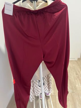 Conjunto del Liverpool Nike Rojo Talla S Nuevo