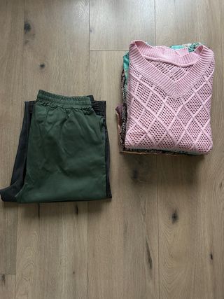 Lote de ropa variada nueva.