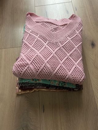 Lote de ropa variada nueva.