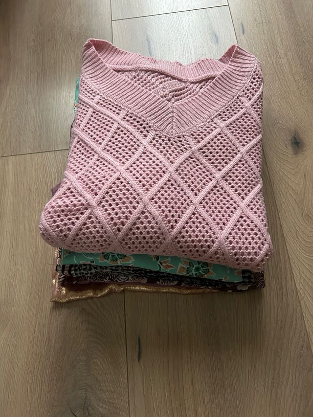 Lote de ropa variada nueva.