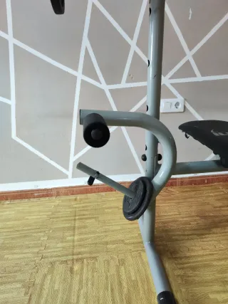 Banco de pesas con barra y discos