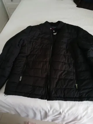 Cazadora acolchada negra hombre