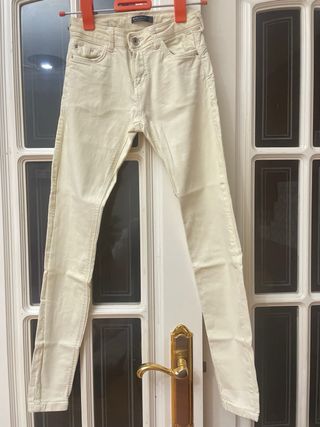 Pantalón Bershka amarillo pastel talla 34