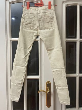 Pantalón Bershka amarillo pastel talla 34