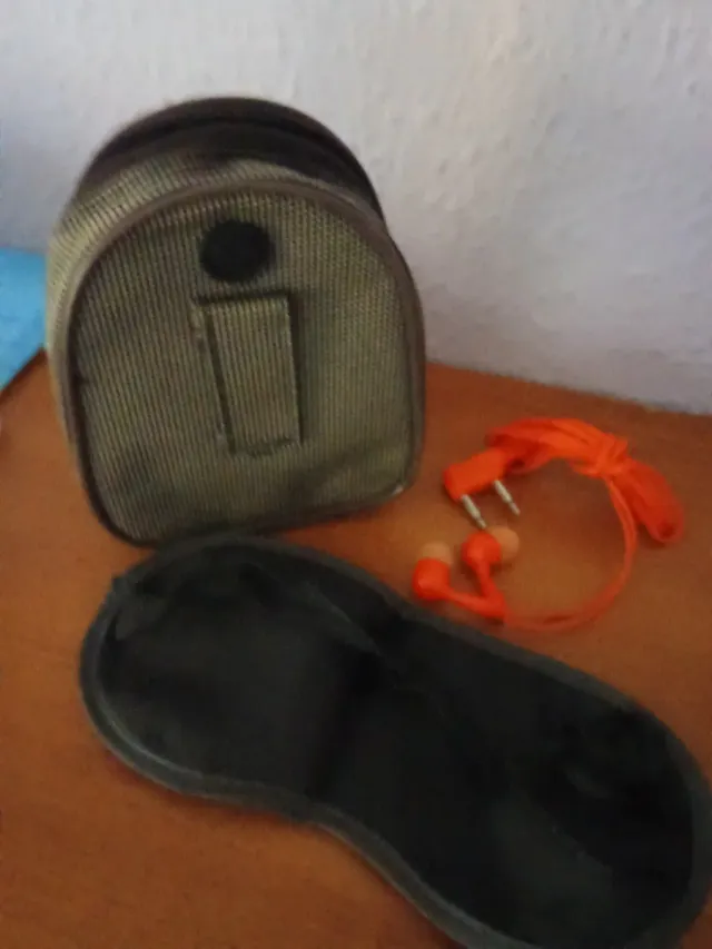 Borsa da viaggio per aereo con cuffie e tappi per gli occhi