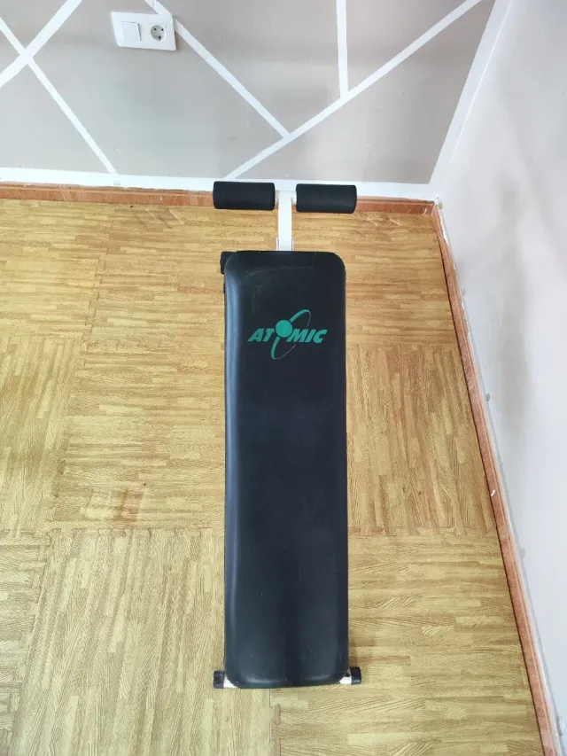 Banco de abdominales ATOMIC + plataforma ejercicio