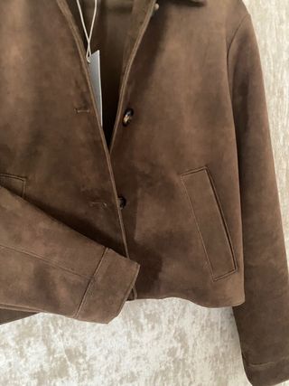 Chaqueta corta efecto ante Zara